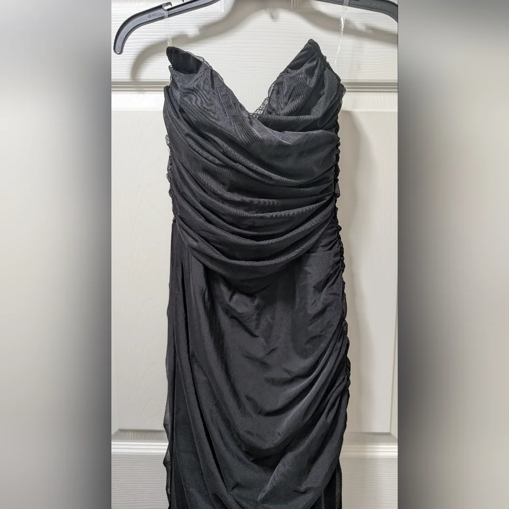 Elegant Black Maxi Dress - Picture 4 of 10